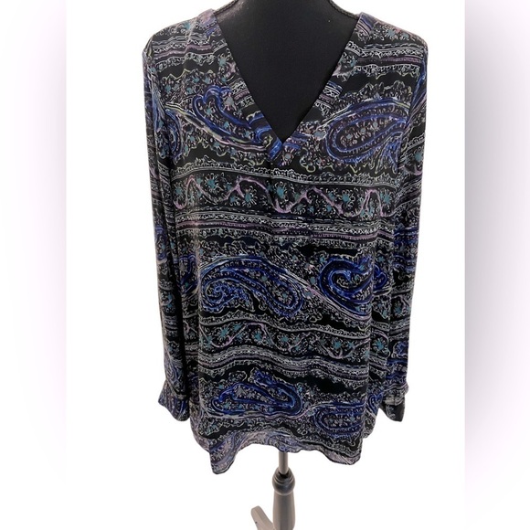 The Limited Asymmetrical Long Sleeve Roll Tab, Large - Picture 1 of 8